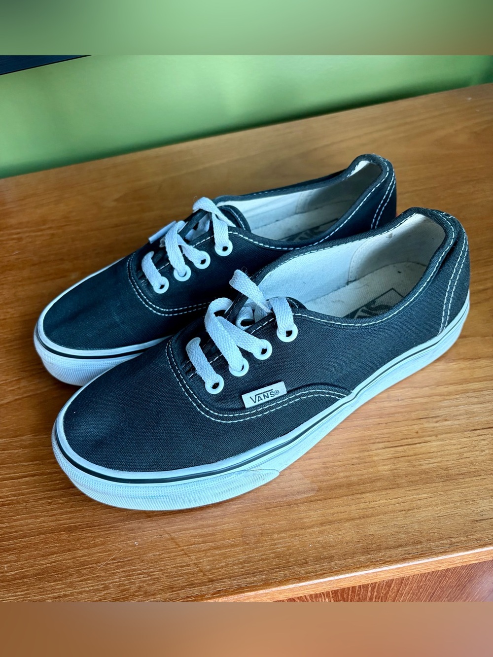 Vans Authentic Black & White Low-Top Canvas Sneakers Excellent Condition 6.5